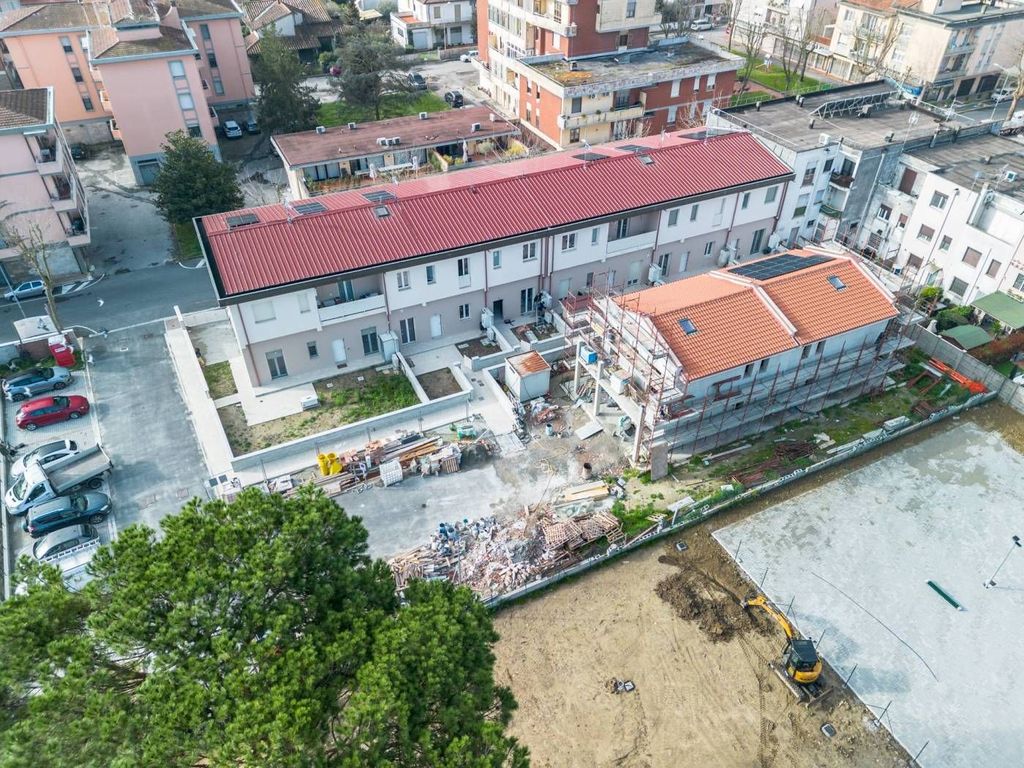 Luxury House for sale in Cascina, 450 000 €, Photo 1