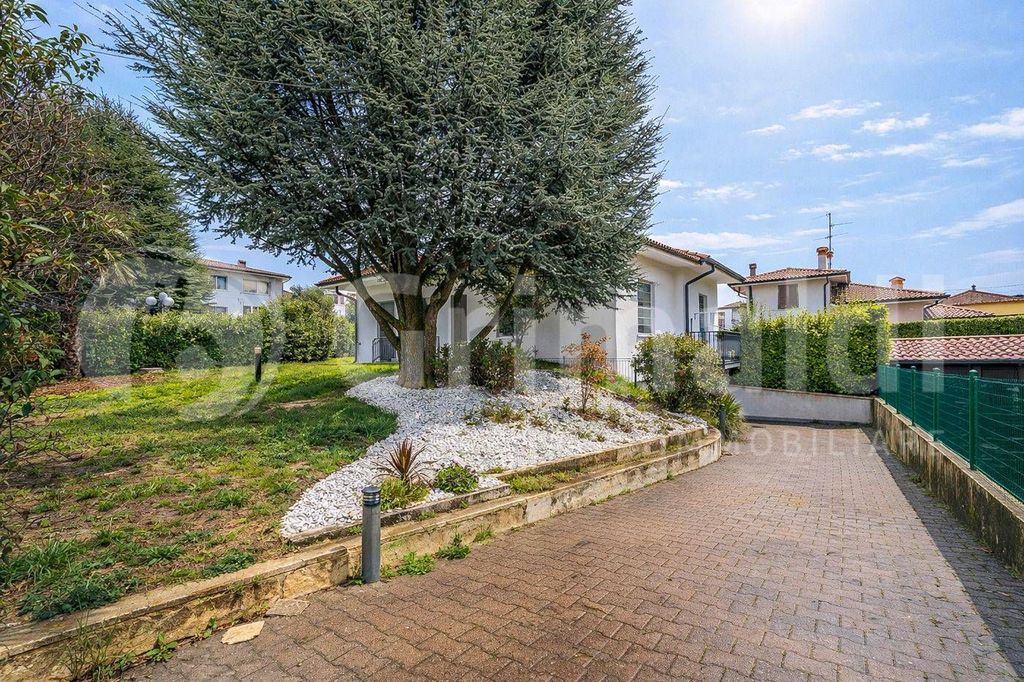Luxury House for sale in Camparada, 457 000 €, Photo 1