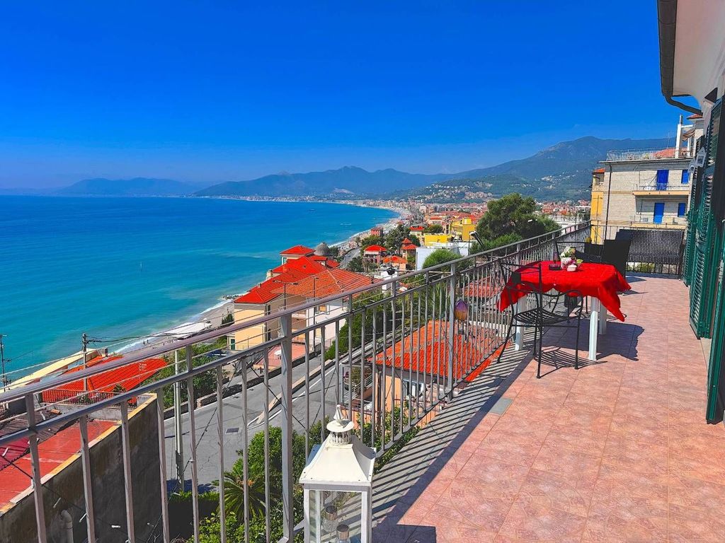 Luxury Apartment for sale in Borgio, 770 000 €, Photo 1