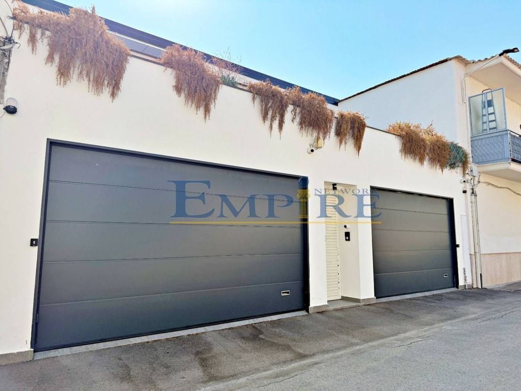 Luxury House for sale in Aversa, 560 000 €, Photo 1