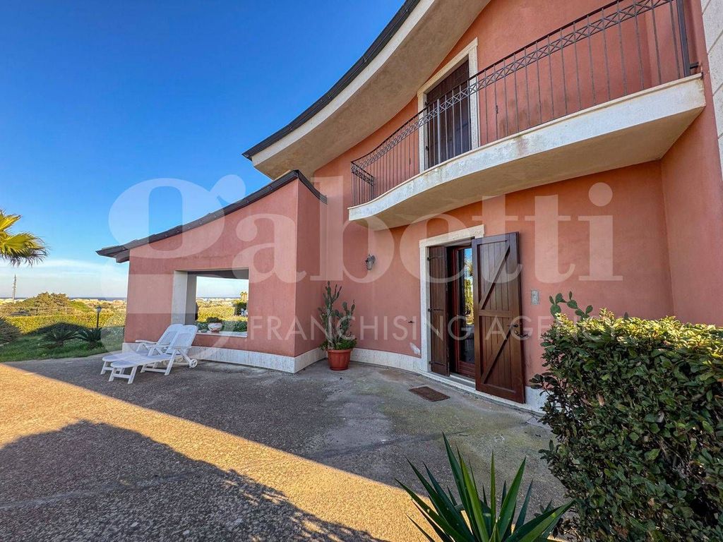 Luxury House for sale in Pachino, 550 000 €, Photo 1
