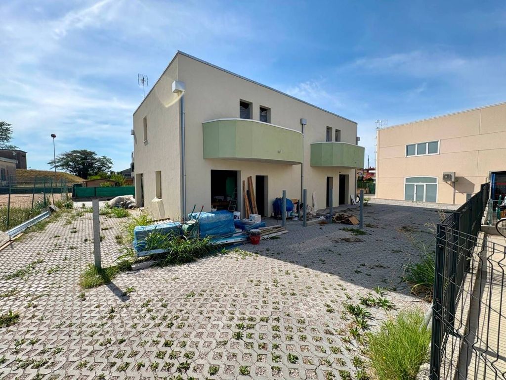 Luxury House for sale in Chioggia, 440 000 €, Photo 1