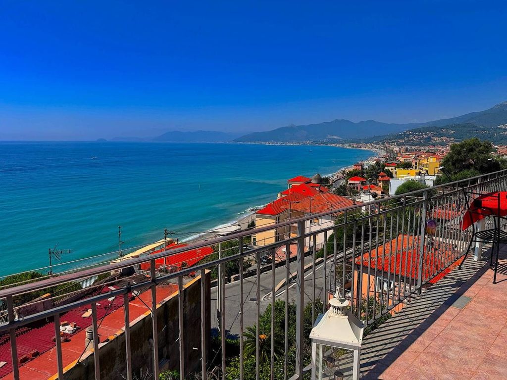 Luxury Apartment for sale in Borgio, 770 000 €, Photo 2