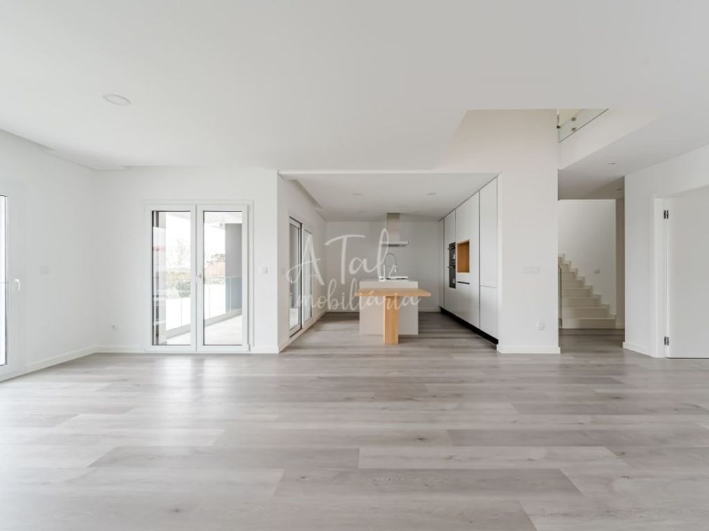 Luxury House for sale in Seixal, 695 000 €, Photo 4