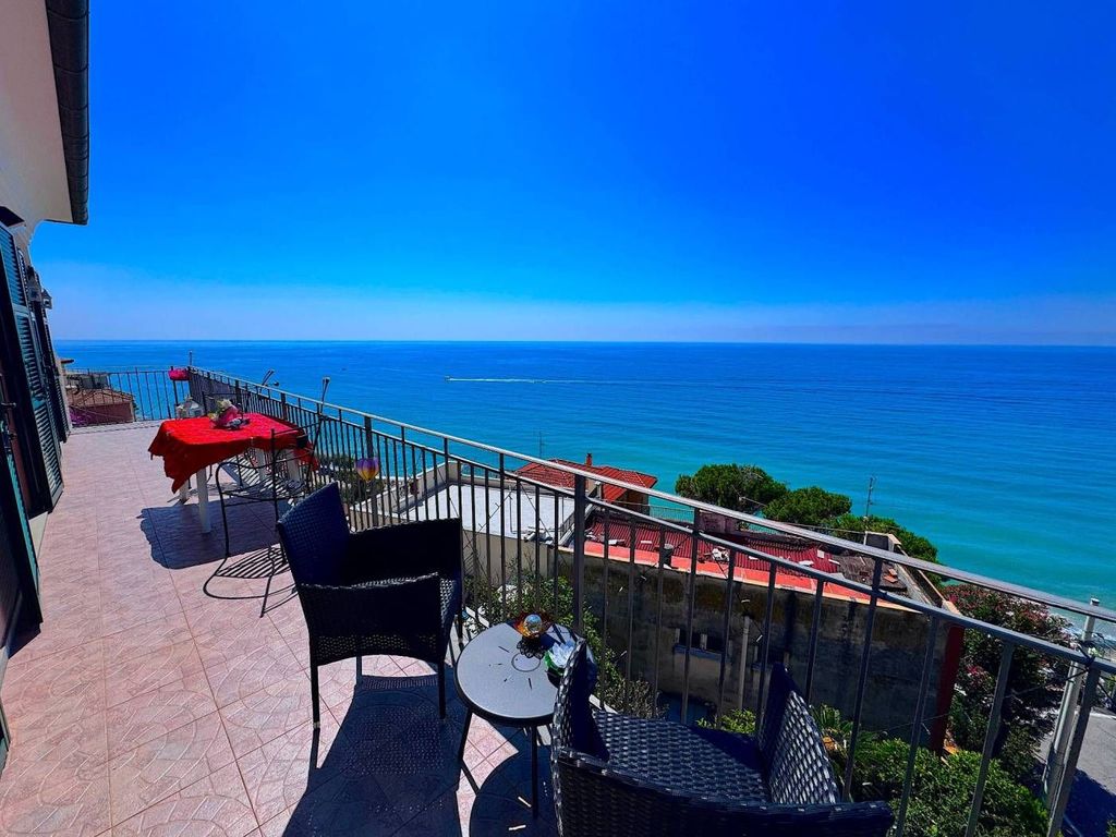 Luxury Apartment for sale in Borgio, 770 000 €, Photo 5