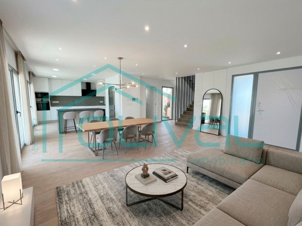 Maison de luxe à vendre à Loures, 790 000 €, Photo 1