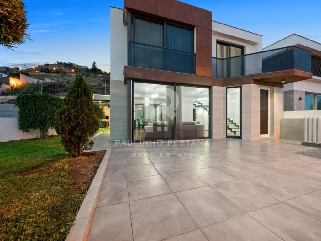 Luxury House for sale in Funchal, 1 250 000 €, Photo 1
