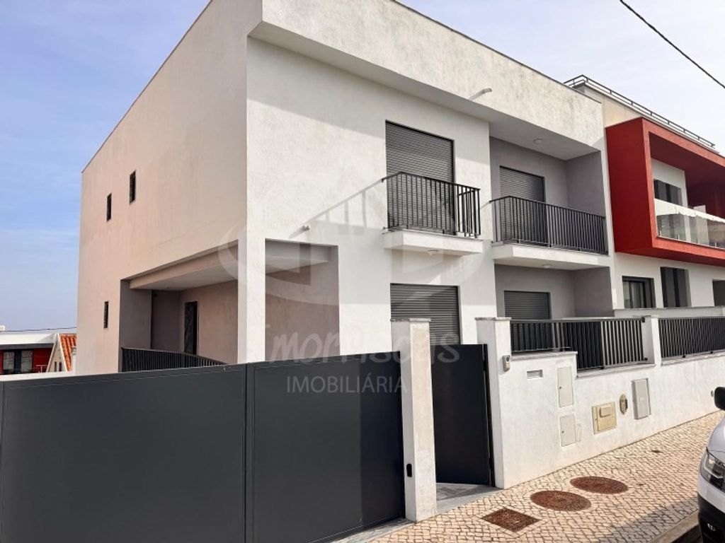 Luxury House for sale in Loures, 749 900 €, Photo 1