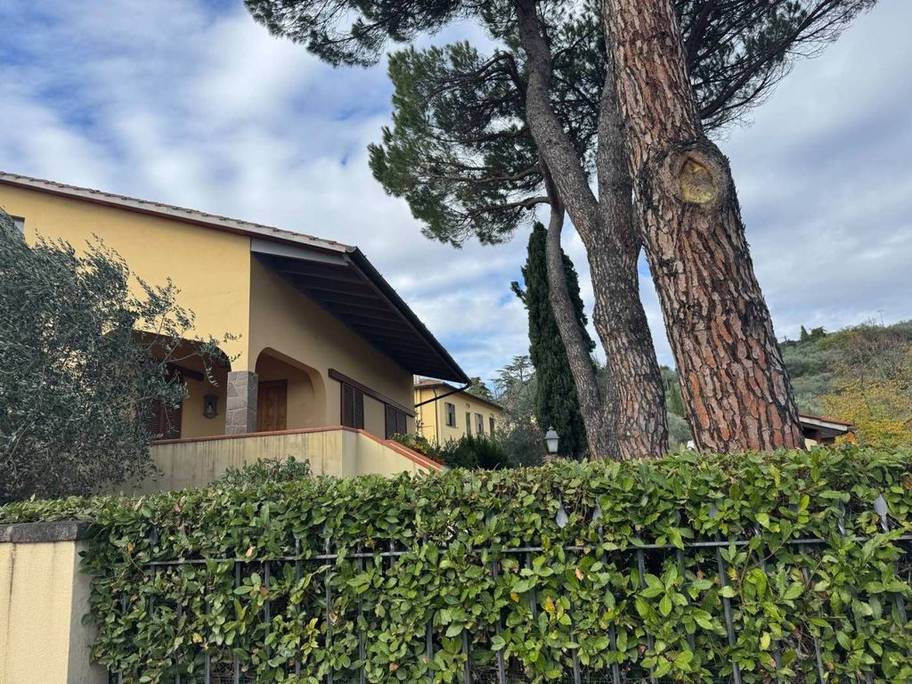 Luxury House for sale in Calenzano, 1 050 000 €, Photo 1