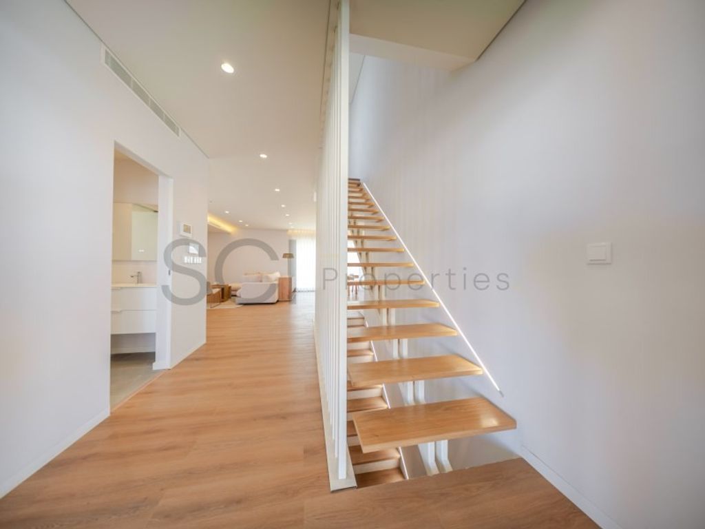 Luxury House for sale in Seixal, 695 000 €, Photo 1