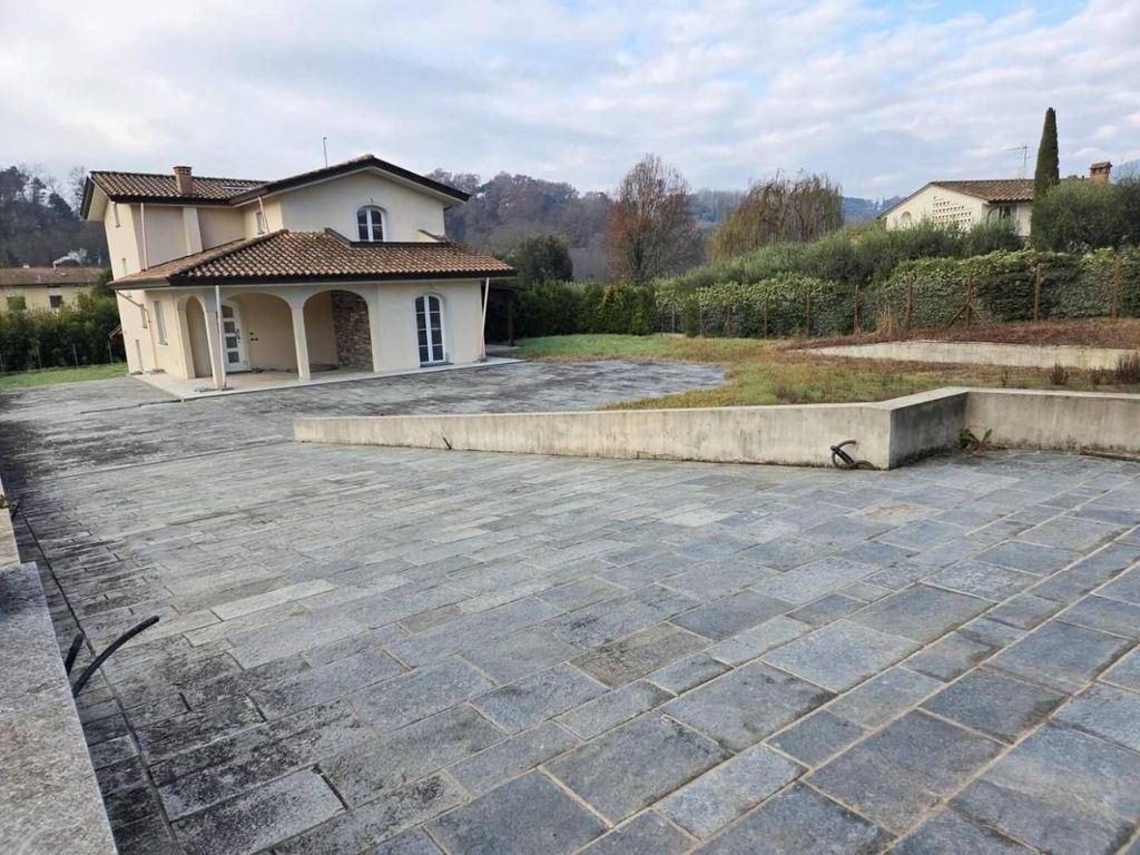 Luxury House for sale in Capannori, 850 000 €, Photo 1