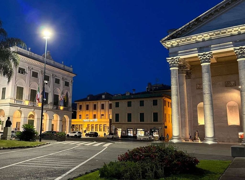 Luxury Apartment for sale in Chiavari, 650 000 €, Photo 1