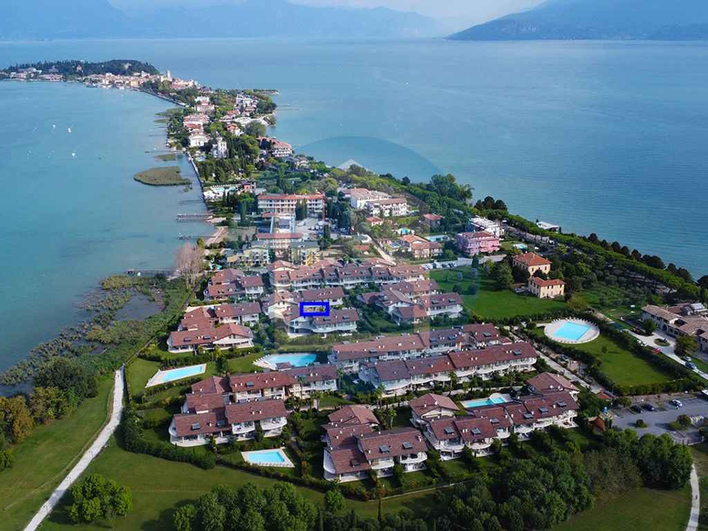 Luxury Apartment for sale in Sirmione, 649 000 €, Photo 1