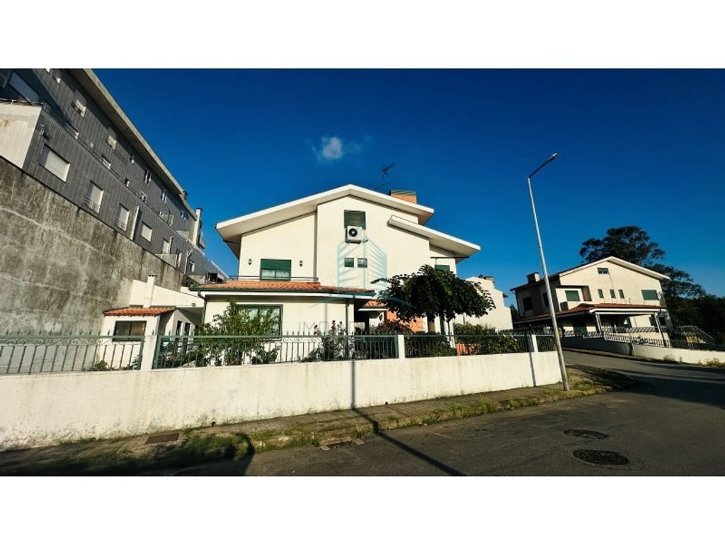 Luxury House for sale in Gondomar, 535 000 €, Photo 2