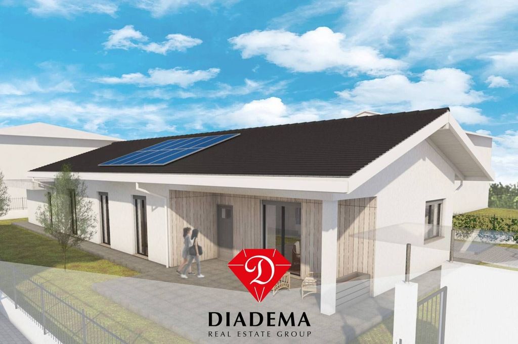 Luxury House for sale in Gallarate, 470 000 €, Photo 1