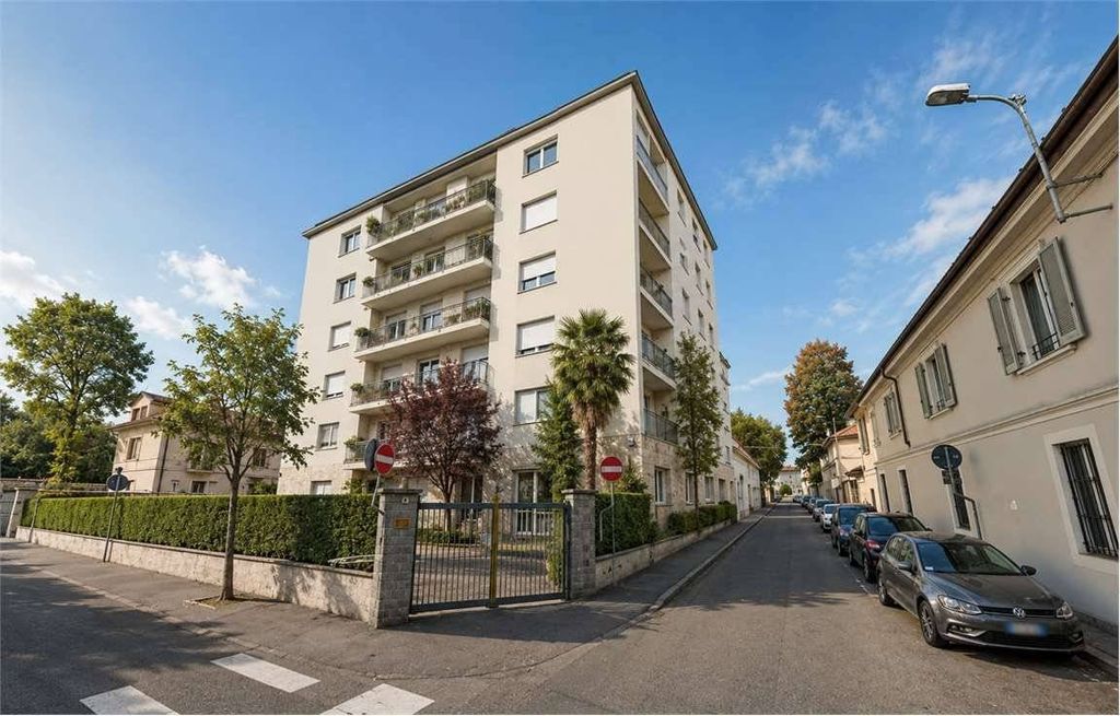 Luxury Apartment for sale in Monza, 799 000 €, Photo 1