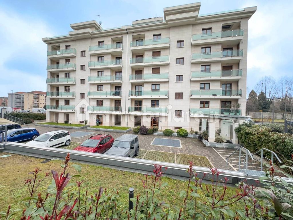 Luxury Apartment for sale in Pinerolo, 820 000 €, Photo 1