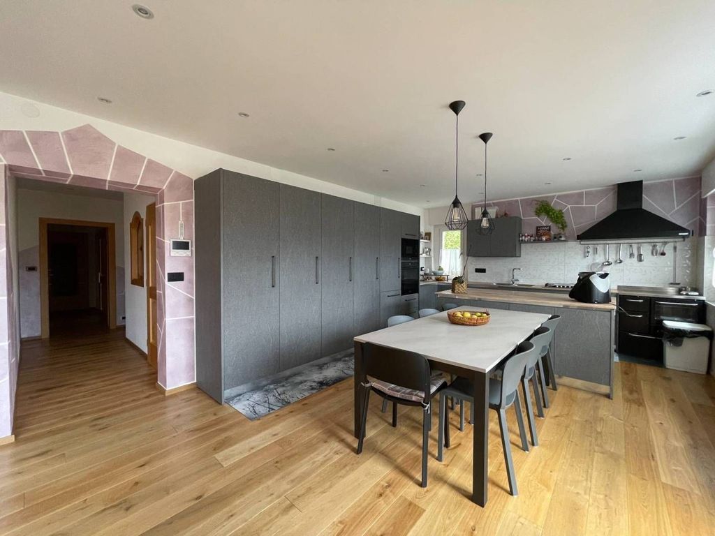 Maison de luxe à vendre à Romeno, 650 000 €, Photo 2