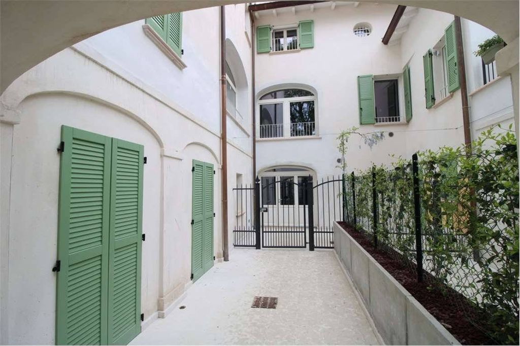 Luxury House for sale in Carpi Centro, 1 050 000 €, Photo 1