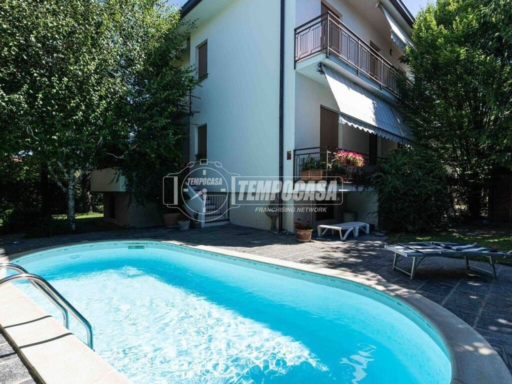 Luxury House for sale in Merone, 480 000 €, Photo 1