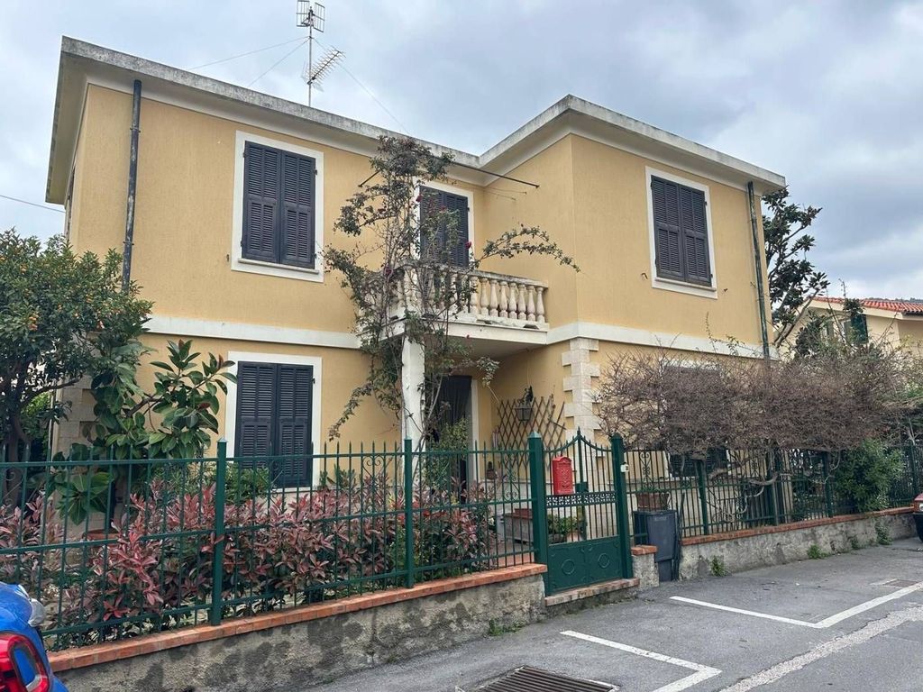 Luxury House for sale in Borgio, 750 000 €, Photo 1