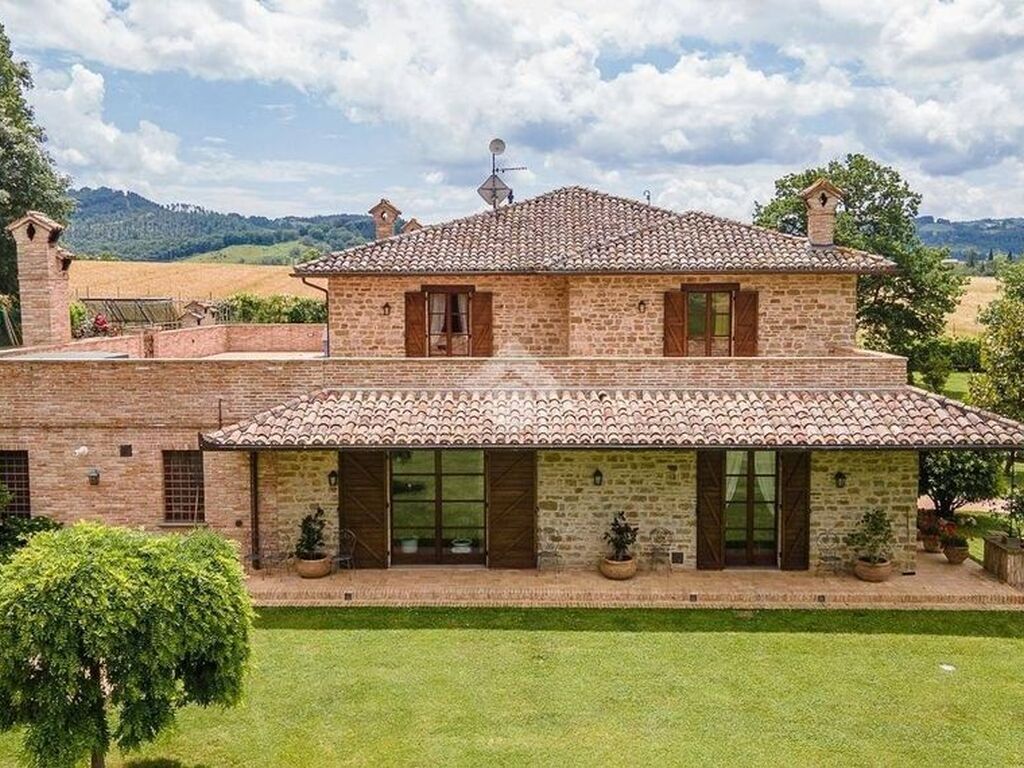 Luxury House for sale in Gubbio, 2 000 000 €, Photo 1