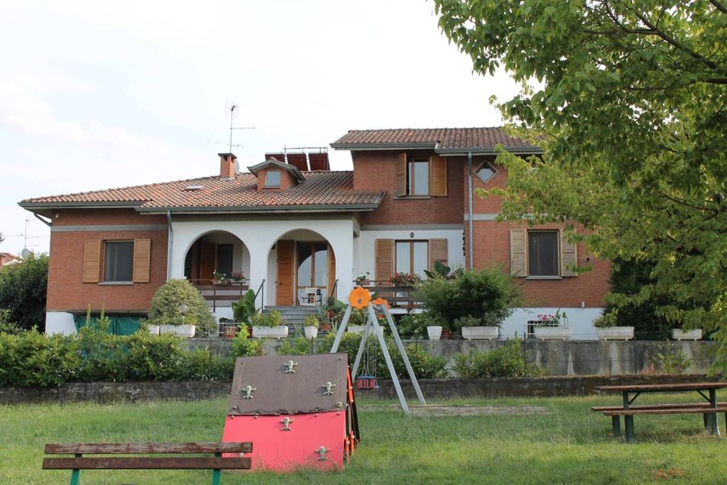 Luxury House for sale in Traversetolo, 740 000 €, Photo 1