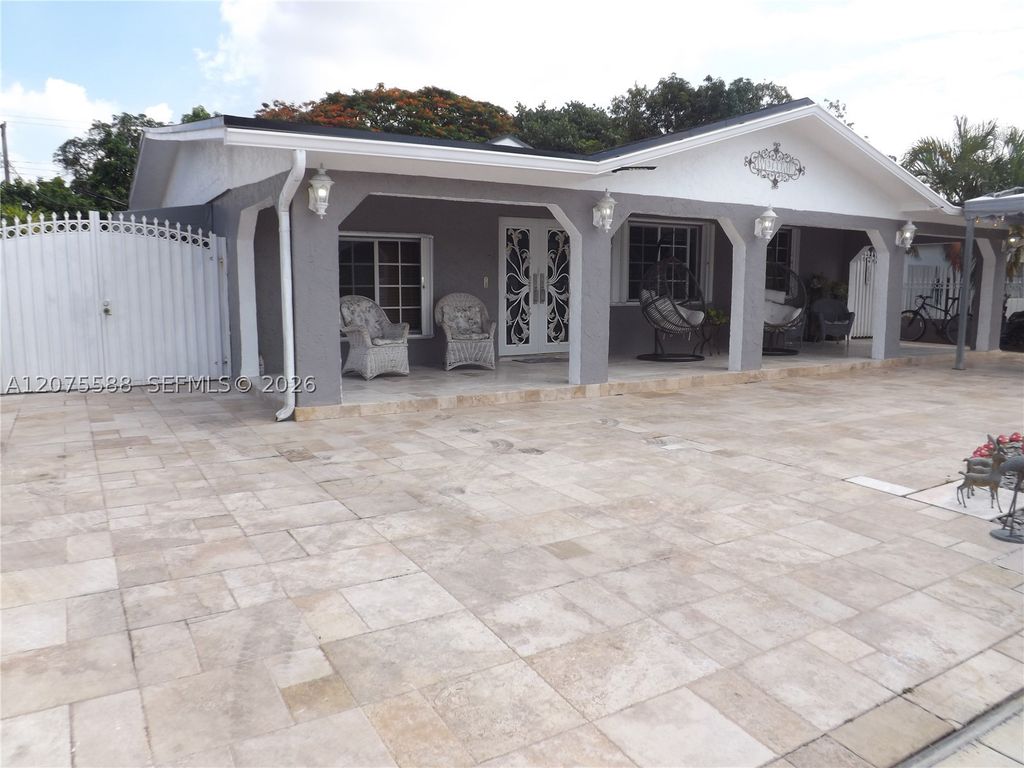 Maison de luxe à vendre à Hialeah, 1 029 130 €, Photo 1