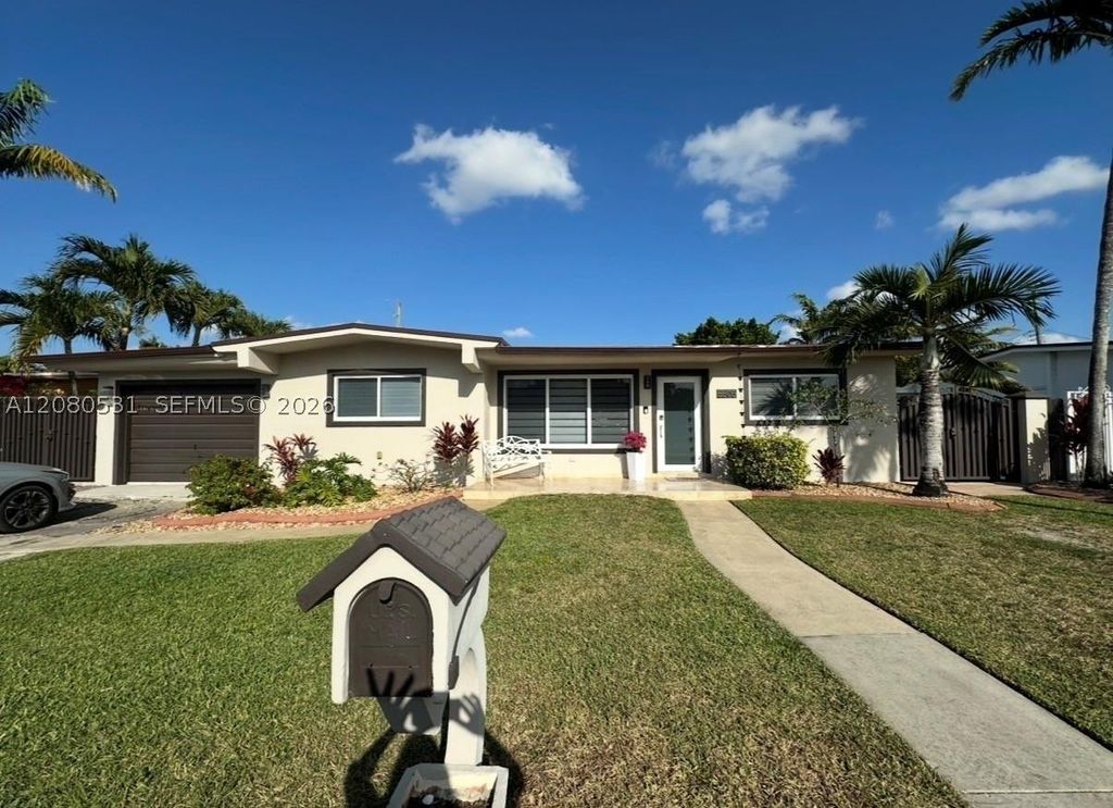 Maison de luxe à vendre à Hialeah, 652 338 €, Photo 1