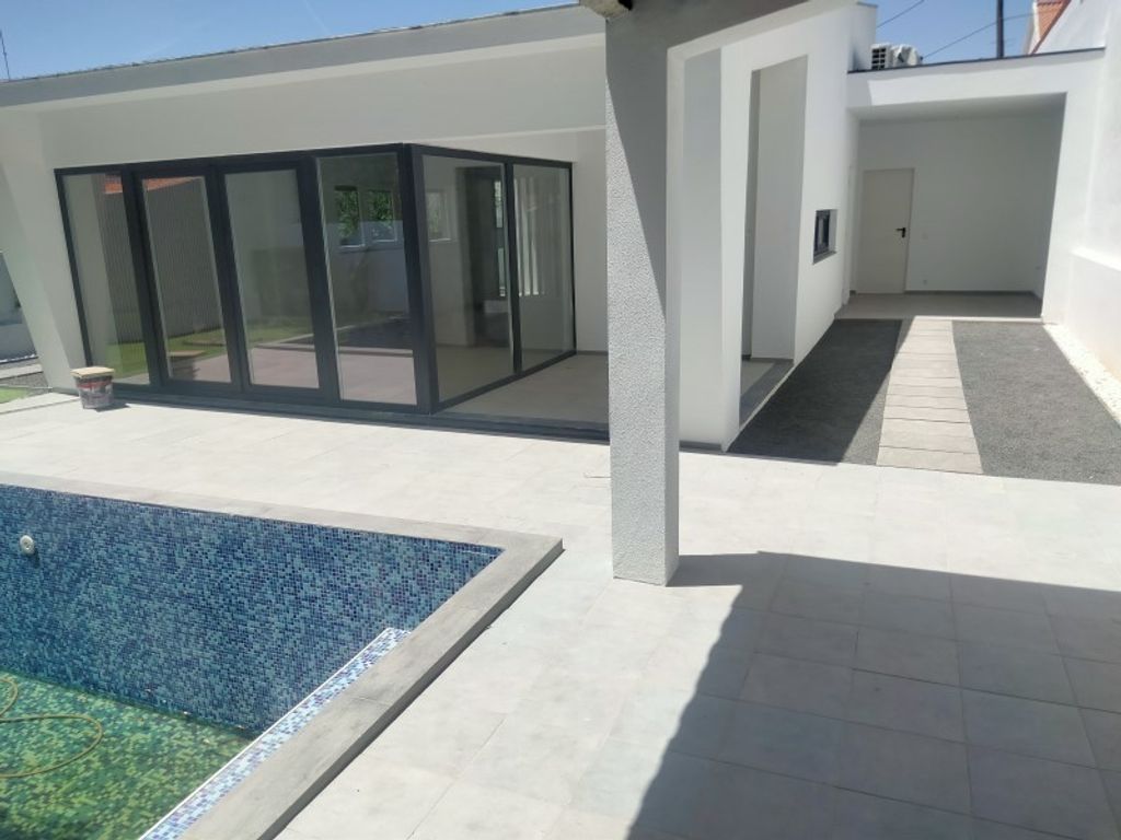 Maison de luxe à vendre à Charneca de Caparica, 650 000 €, Photo 1