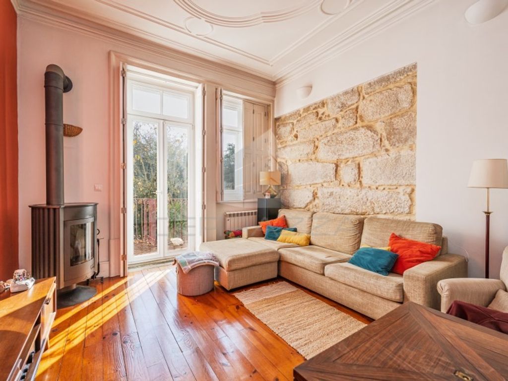 Maison de luxe à vendre à Porto, 670 000 €, Photo 1