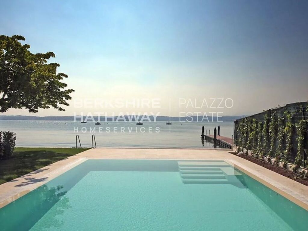 Luxury Apartment for sale in Sirmione, 1 200 000 €, Photo 1