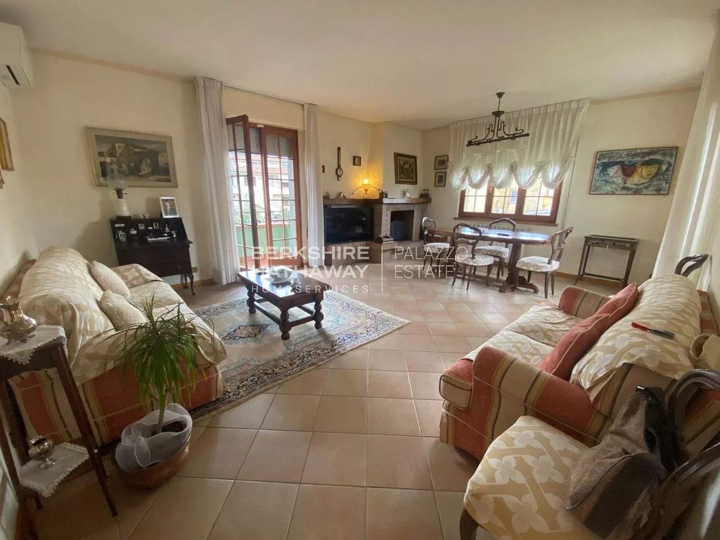 Luxury House for sale in Massarosa, 500 000 €, Photo 1