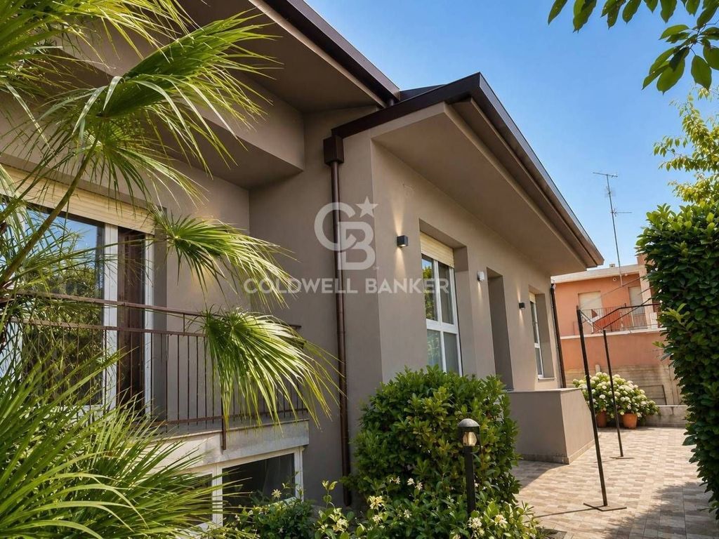 Luxury Apartment for sale in Monza, 560 000 €, Photo 1