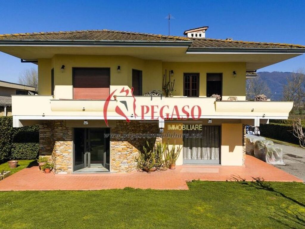 Luxury House for sale in Capannori, 830 000 €, Photo 1