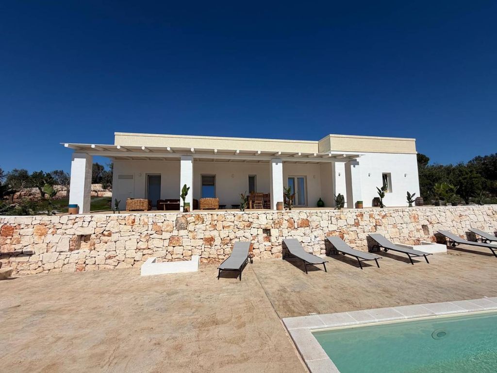 Luxury Apartment for sale in Ostuni, 1 200 000 €, Photo 1