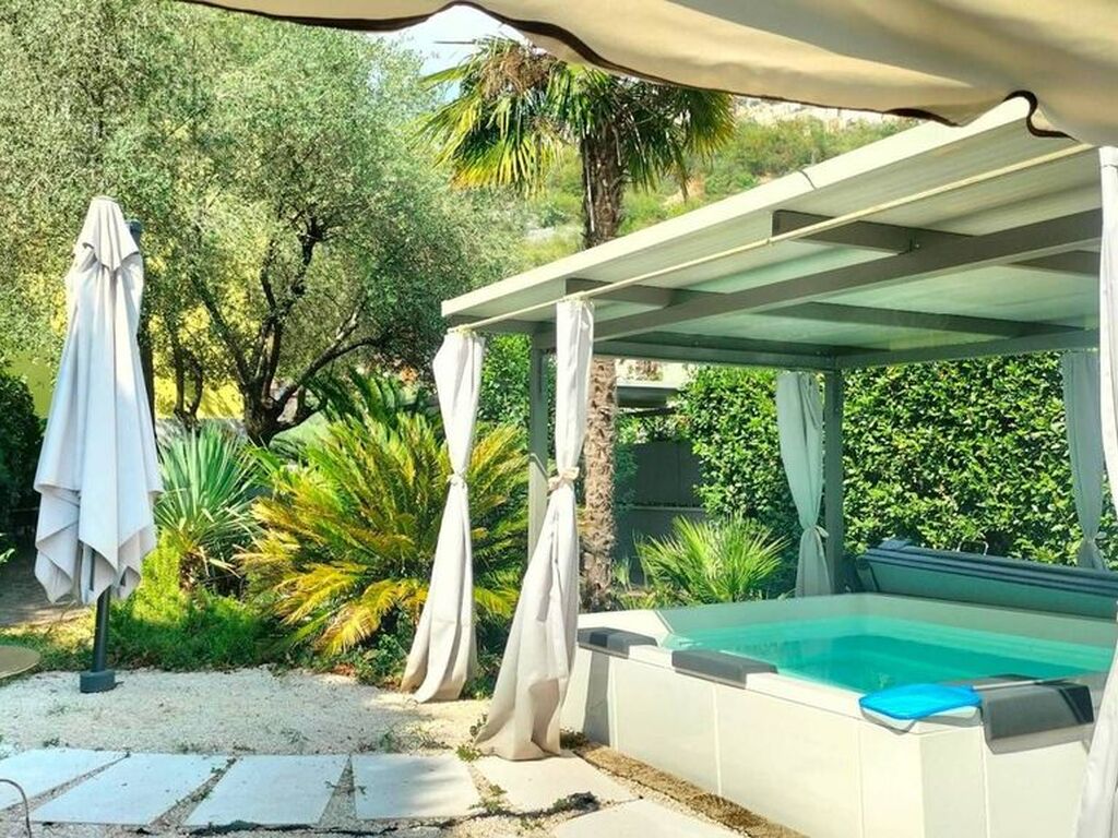 Luxury House for sale in Botticino, 570 000 €, Photo 1