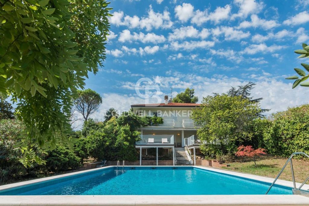 Maison de luxe à vendre à Misano Adriatico, 760 000 €, Photo 1