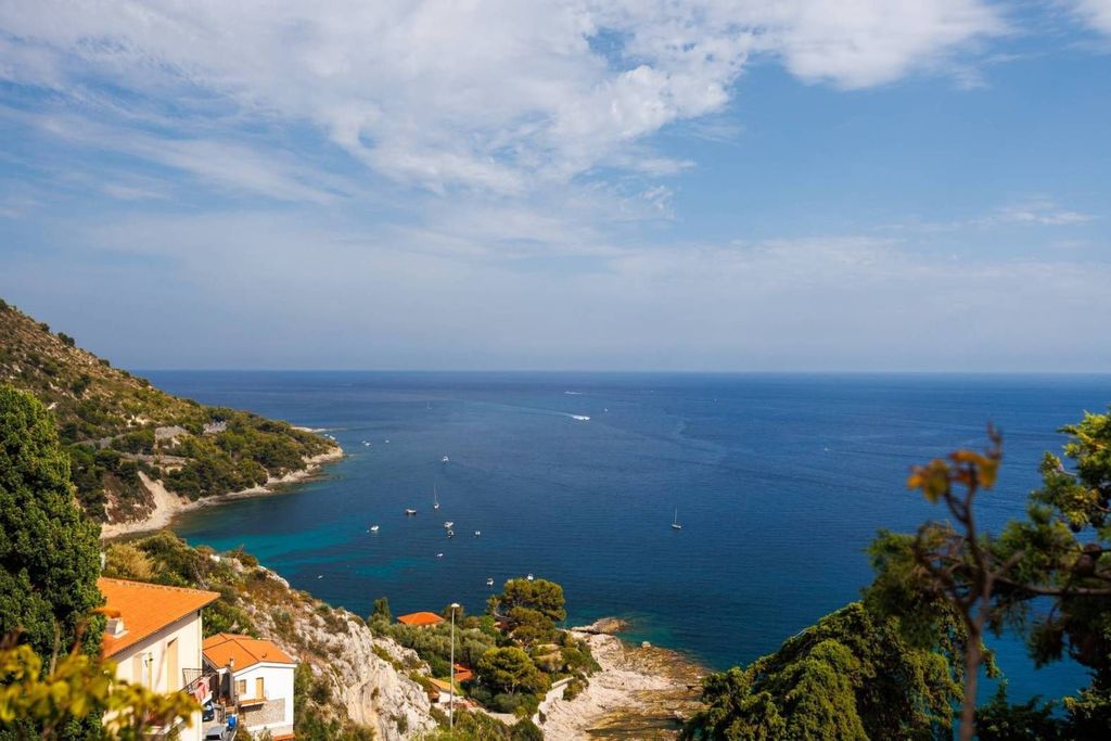 Luxury Apartment for sale in Ventimiglia, 1 400 000 €, Photo 1