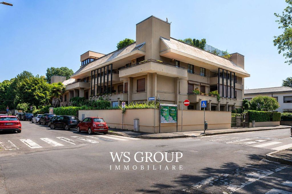 Luxury Apartment for sale in Monza, 590 000 €, Photo 1