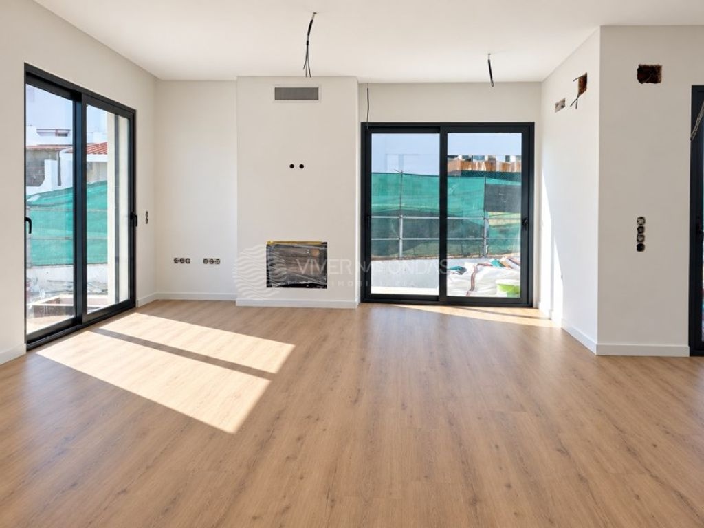 Luxury House for sale in Charneca de Caparica, 650 000 €, Photo 4