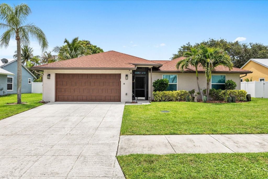 Luxury House for sale in Jupiter, 645 229 €, Photo 1