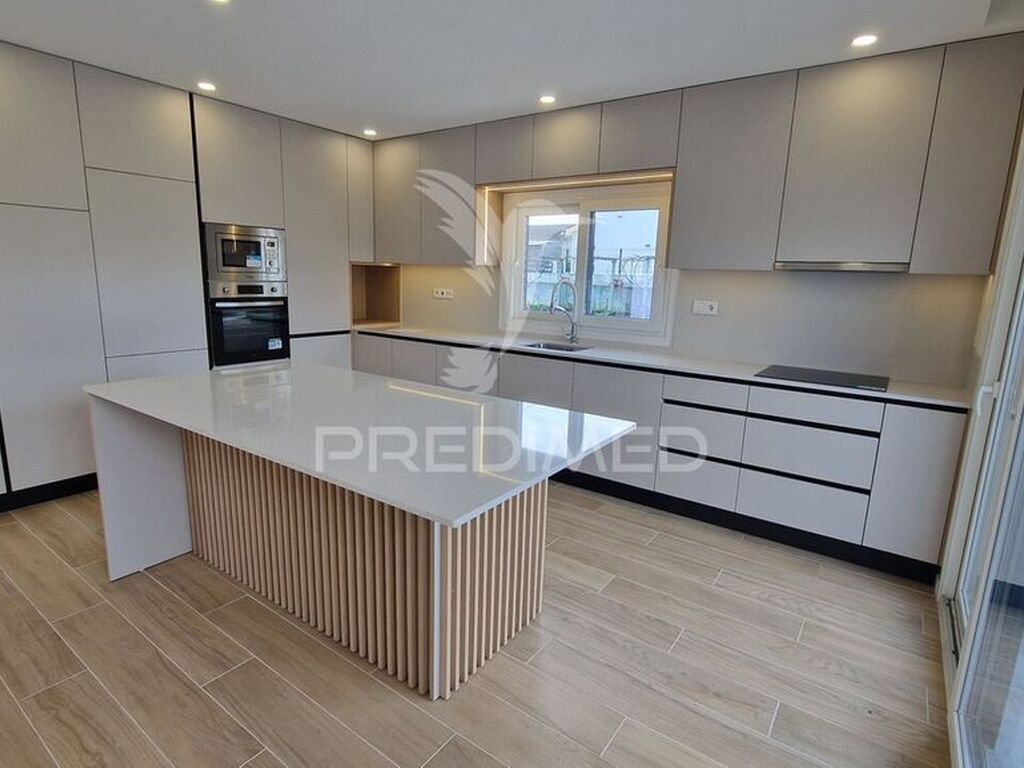 Luxury House for sale in Seixal, 560 000 €, Photo 1
