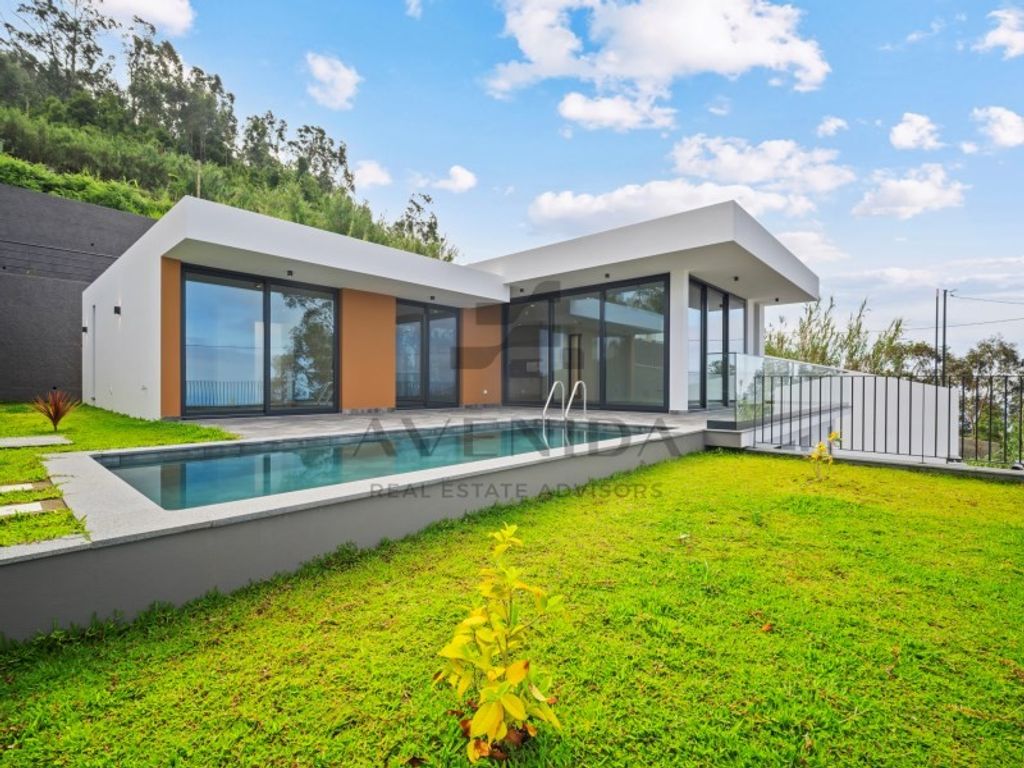 Luxury House for sale in Calheta, 1 140 000 €, Photo 1