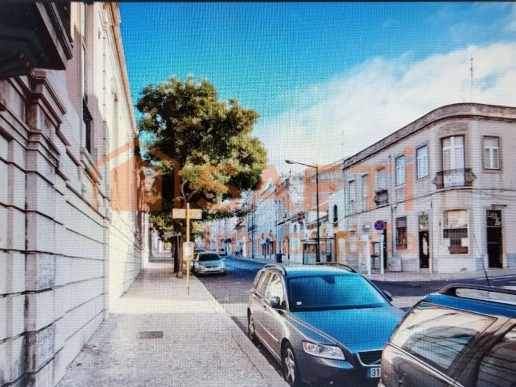 Maison de luxe à vendre à Lisbon, 555 000 €, Photo 1