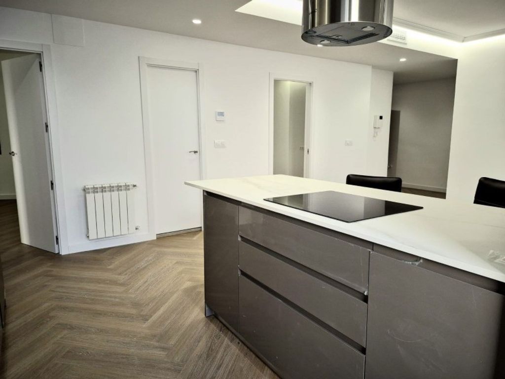 Luxury Apartment for sale in Madrid, 1 050 000 €, Photo 3