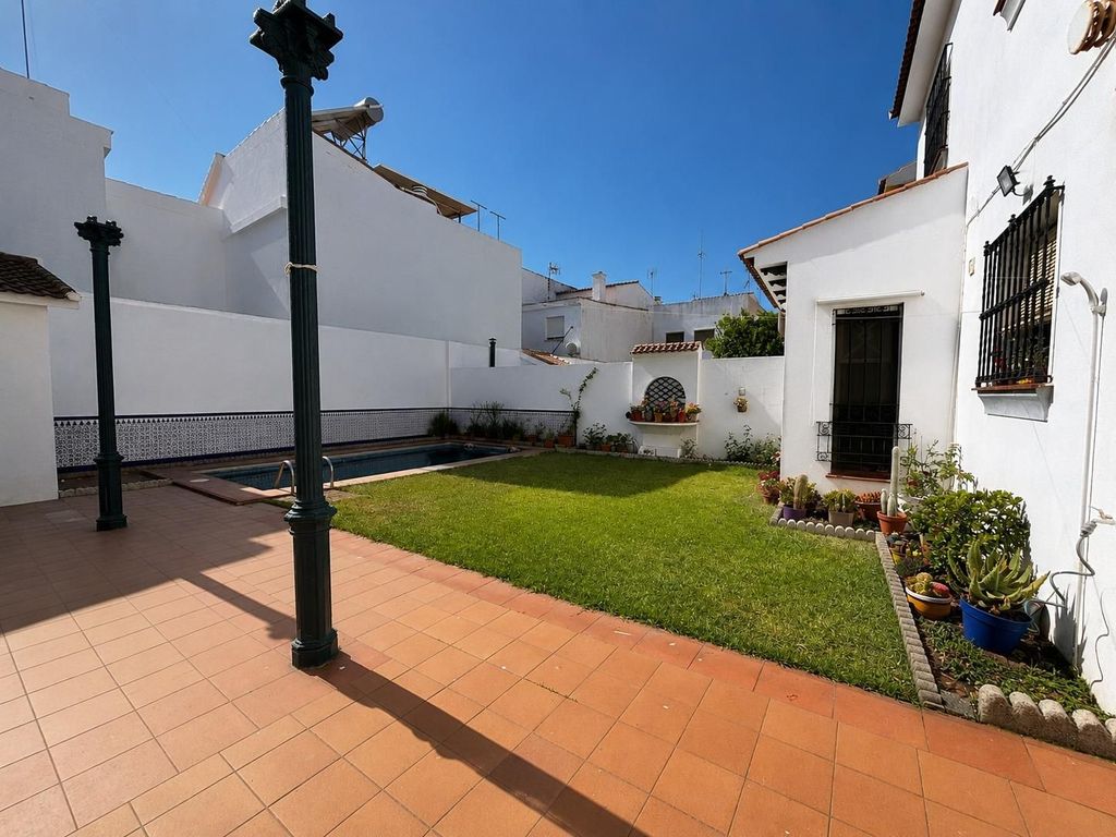 Luxury House for sale in La Línea de La Concepción, 670 000 €, Photo 2