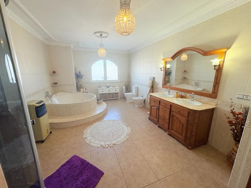 Maison de luxe à vendre à Canals, 430 000 €, Photo 3