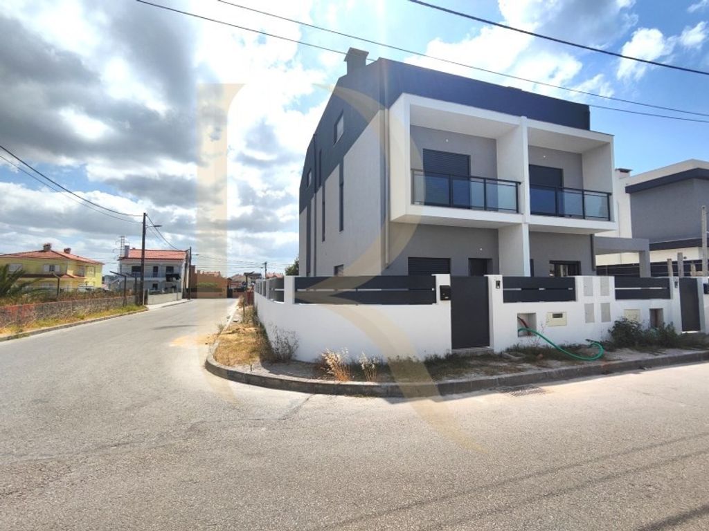 Luxury House for sale in Seixal, 480 000 €, Photo 4