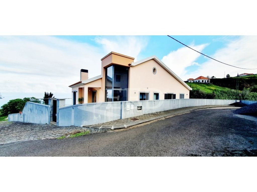 Luxury House for sale in Calheta, 650 000 €, Photo 1